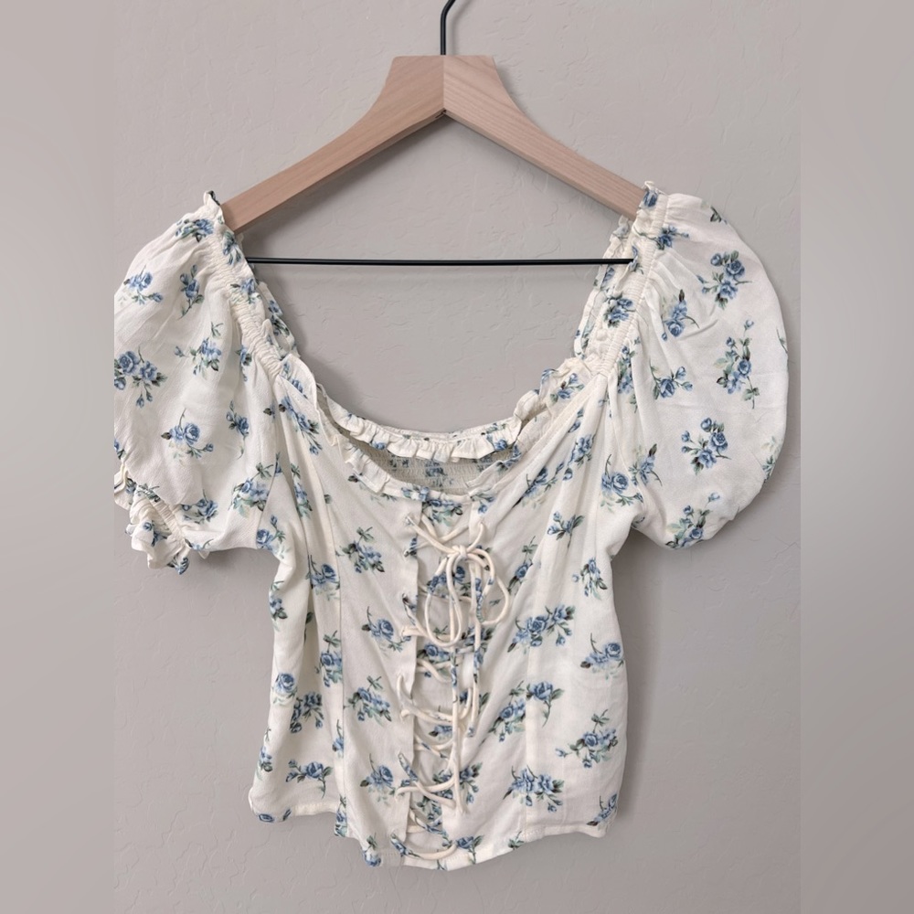 AE Off-shoulder Lace-Up Cropped Top